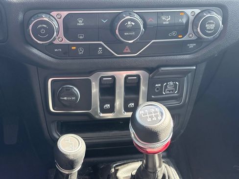 Used 2025 Jeep Wrangler Sport AWD/4WD image 11