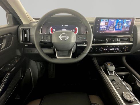 New 2026 Nissan Pathfinder Platinum AWD/4WD image 9