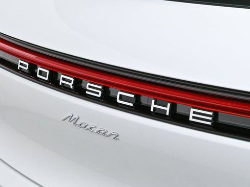 Certified 2026 Porsche Macan image 37