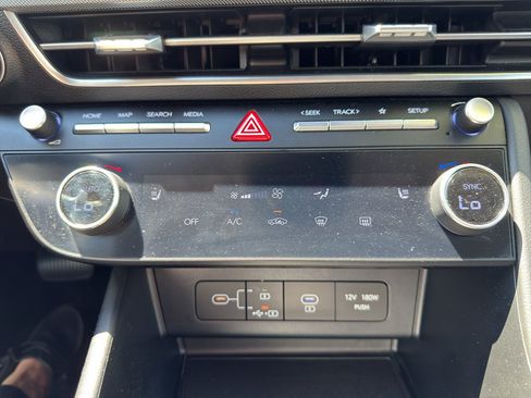 Used 2025 Hyundai Sonata SEL FWD image 30
