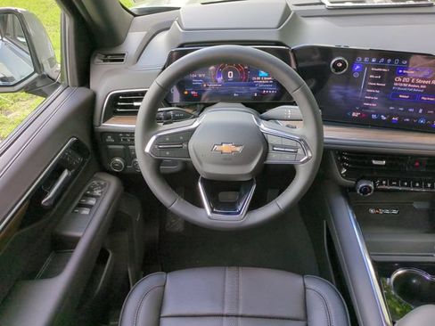 Used 2025 Chevrolet Tahoe High Country RWD image 16