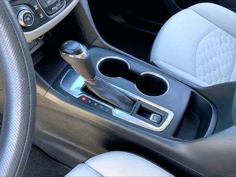 Certified 2021 Chevrolet Equinox LS w/ LS Convenience Package image 15