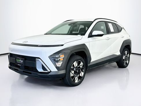 Used 2025 Hyundai Kona SEL AWD/4WD image 3