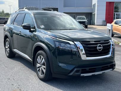 Used 2025 Nissan Pathfinder SL
