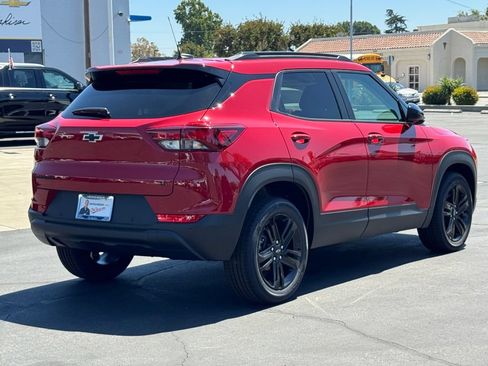 New 2026 Chevrolet TrailBlazer LT w/ Midnight Edition FWD image 6