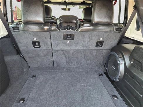 Used 2022 Jeep Wrangler Unlimited Rubicon w/ Cold Weather Group AWD/4WD image 27
