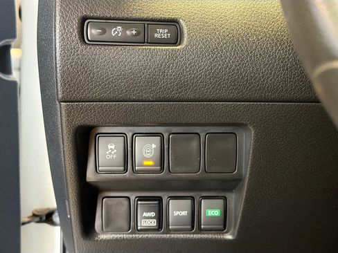 Used 2017 Nissan Rogue SV image 17