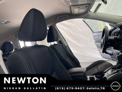 Used 2018 Nissan Rogue SV FWD image 14
