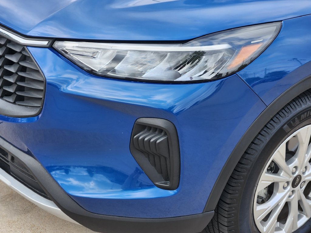 Used 2023 Ford Escape Active w/ Cold Weather Package FWD image 18