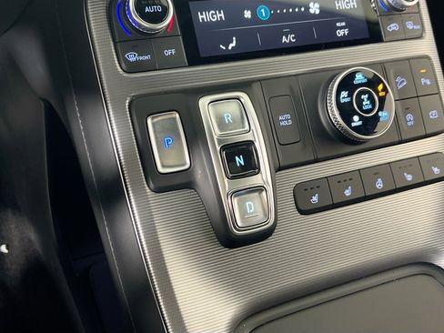 Used 2023 Hyundai Palisade Calligraphy image 17