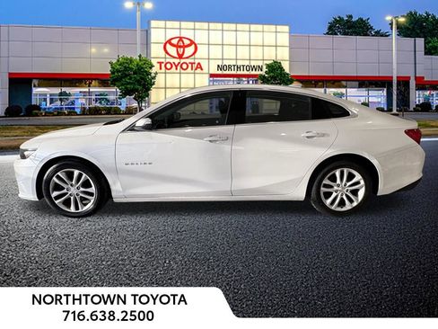 Used 2018 Chevrolet Malibu LT image 2