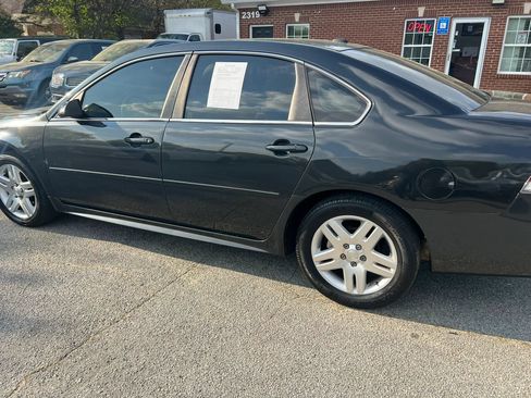 Used 2016 Chevrolet Impala LT FWD image 2