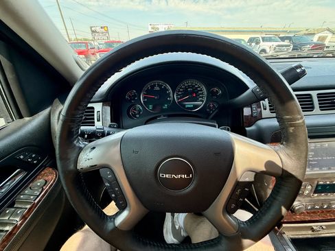 Used 2013 GMC Yukon Denali AWD/4WD image 10
