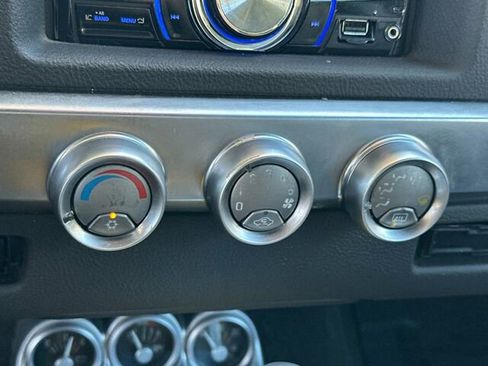 Used 2004 Chevrolet SSR w/ Preferred Equipment Group image 20