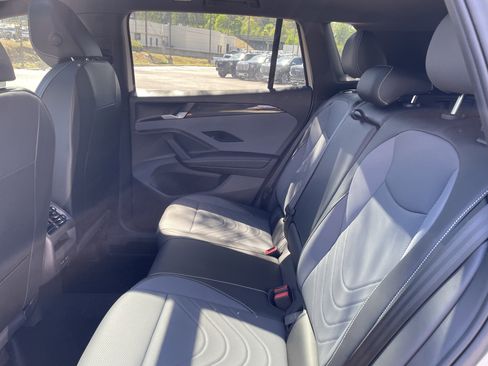 New 2026 Volkswagen Tiguan SE R-Line FWD image 12