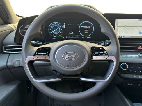 Used 2024 Hyundai Elantra Blue FWD image 18