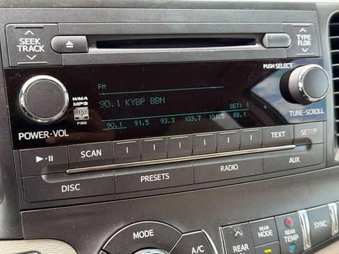 Used 2013 Toyota Sienna LE FWD image 22