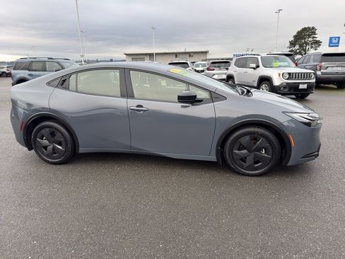 Used 2024 Toyota Prius LE image 7
