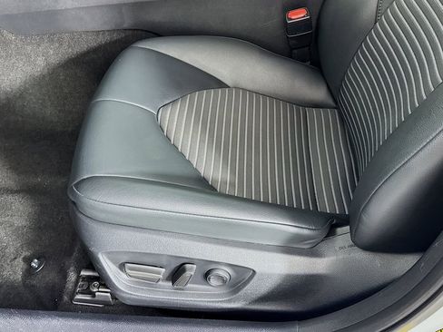Used 2023 Toyota Camry SE image 19