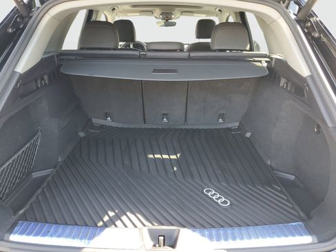 Used 2025 Audi Q5 Premium w/ Convenience Package image 9