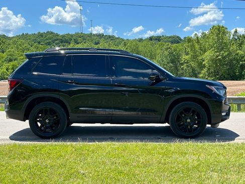 Used 2024 Honda Passport Black Edition image 3