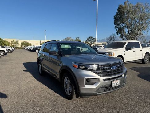 Used 2024 Ford Explorer XLT RWD image 2