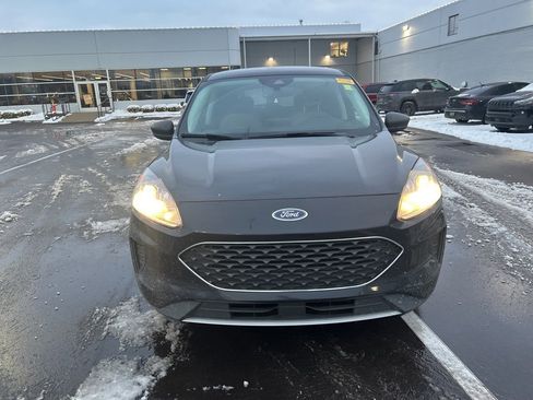Used 2022 Ford Escape SE w/ Convenience Package image 2