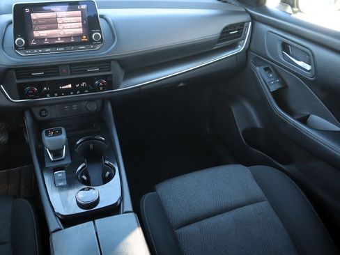 Used 2024 Nissan Rogue SV image 12