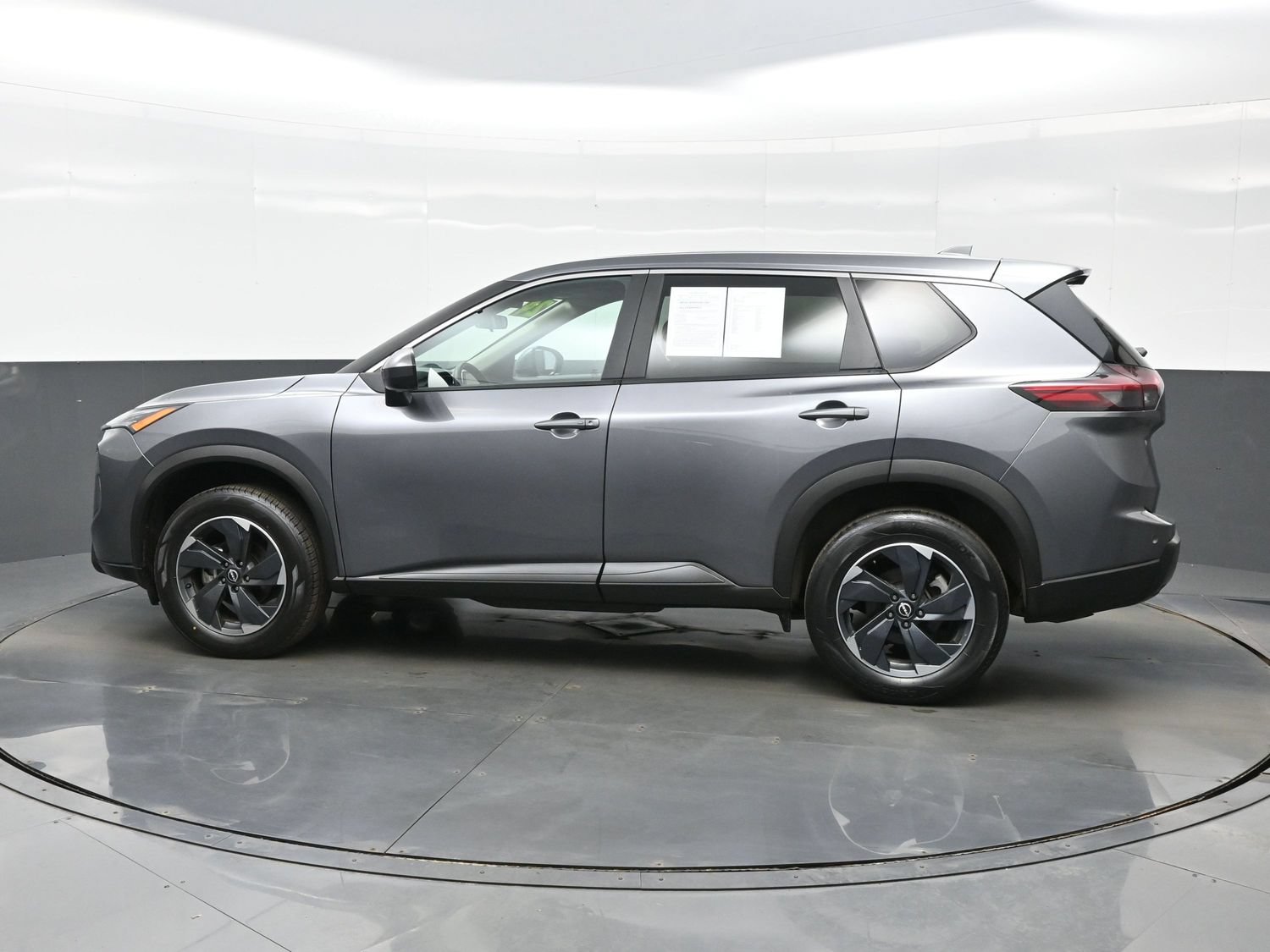 Used 2024 Nissan Rogue SV AWD/4WD image 4