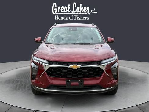 Used 2025 Chevrolet Trax LT FWD image 8