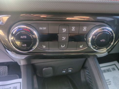 Used 2025 Chevrolet TrailBlazer RS w/ Convenience Package AWD/4WD image 24