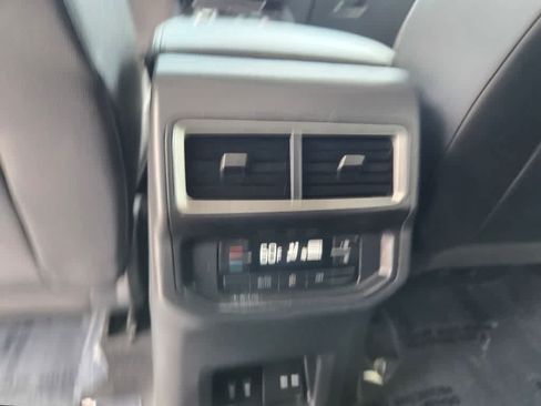 Used 2025 Volkswagen Atlas SE FWD image 13