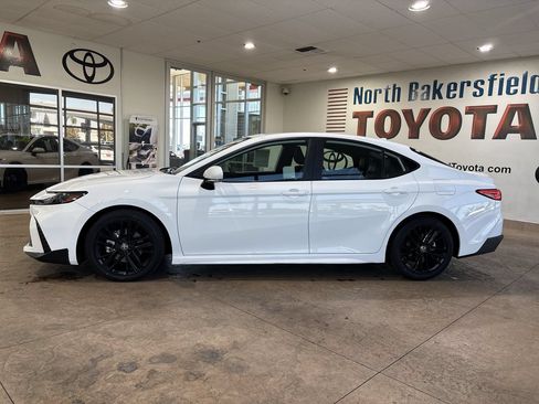 Used 2025 Toyota Camry SE w/ Convenience Package FWD image 7