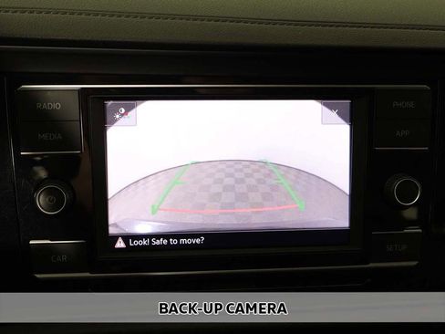 Used 2019 Volkswagen Jetta SE w/ Cold Weather Package image 5