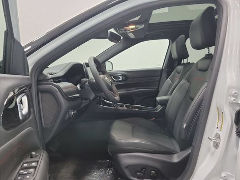 New 2026 Jeep Compass Trailhawk w/ Sun, Sound & Navigation Group AWD/4WD image 10