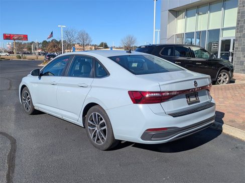 Used 2025 Volkswagen Jetta SE image 4