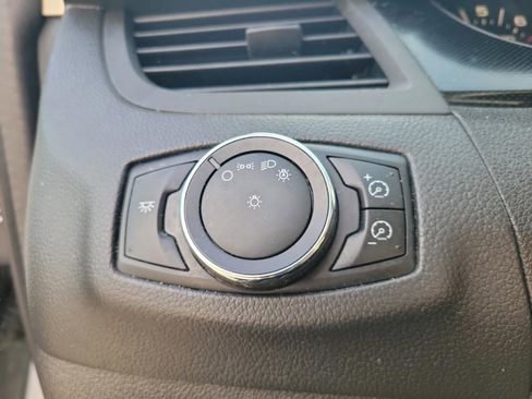 Used 2013 Ford Edge SE image 19