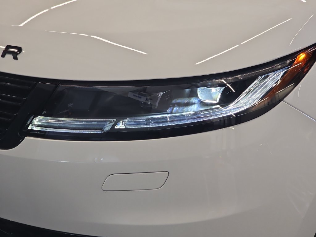 New 2026 Land Rover Range Rover Sport SE AWD/4WD image 21