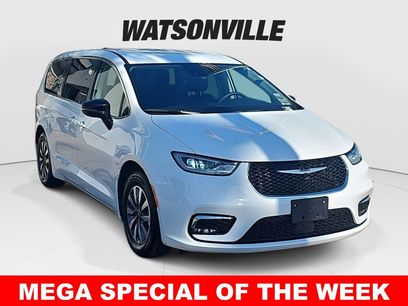 Used 2024 Chrysler Pacifica Select