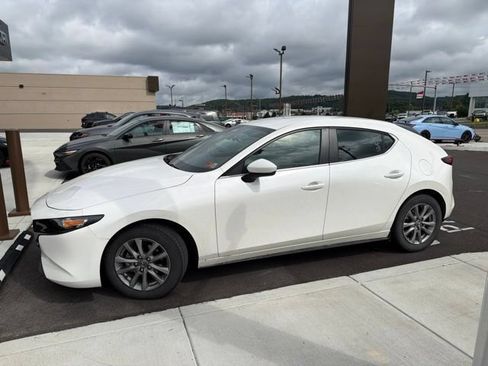 Used 2025 MAZDA MAZDA3 s FWD image 12
