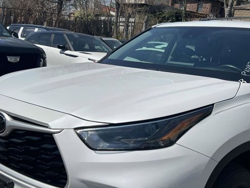 Used 2022 Toyota Highlander LE AWD/4WD image 8