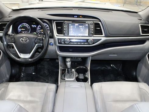 Used 2017 Toyota Highlander Limited Platinum image 24