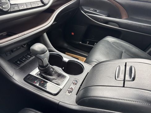 Used 2018 Toyota Highlander Limited image 16