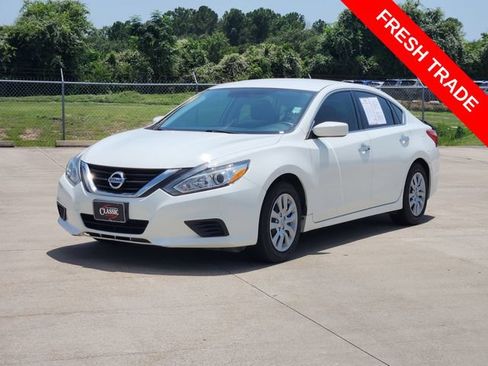 Used 2017 Nissan Altima 2.5 S w/ Power Driver Seat Package FWD image 3