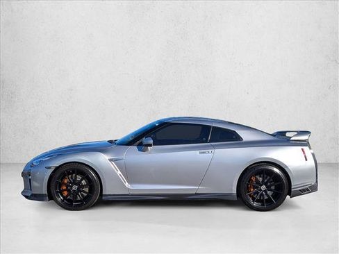 Used 2017 Nissan GT-R Premium image 9
