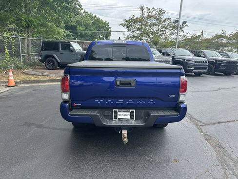 Used 2022 Toyota Tacoma TRD Sport w/ Technology Package AWD/4WD image 8