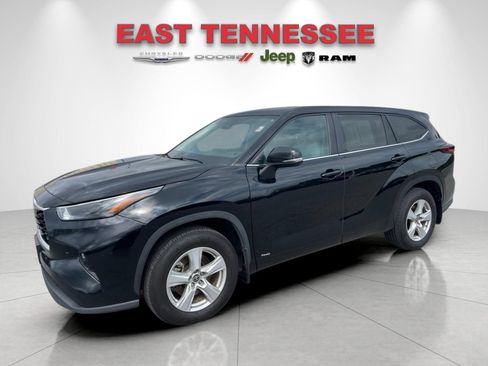 Used 2024 Toyota Highlander LE AWD/4WD image 7
