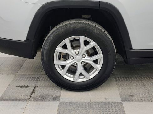 Used 2023 Jeep Grand Cherokee L Limited w/ Luxury Tech Group II image 12