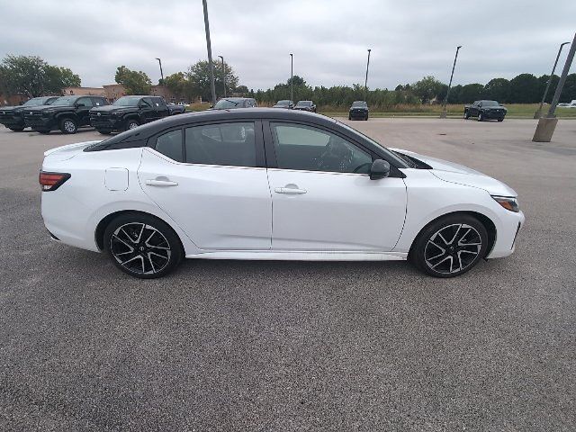 Used 2024 Nissan Sentra SR FWD image 2
