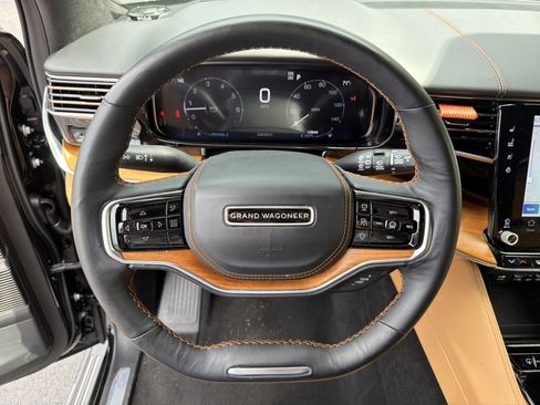 Used 2025 Jeep Grand Wagoneer Series III w/ Rear Seat Video Group 1 AWD/4WD image 32